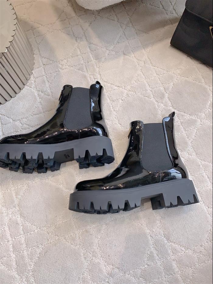 2025112818521927 370